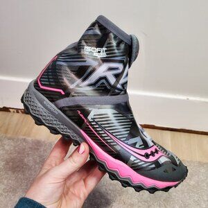 SAUCONY Women's 6 Razor ICE+ Running Shoes Vibram Arctic Grip DWR Zip Up Winter